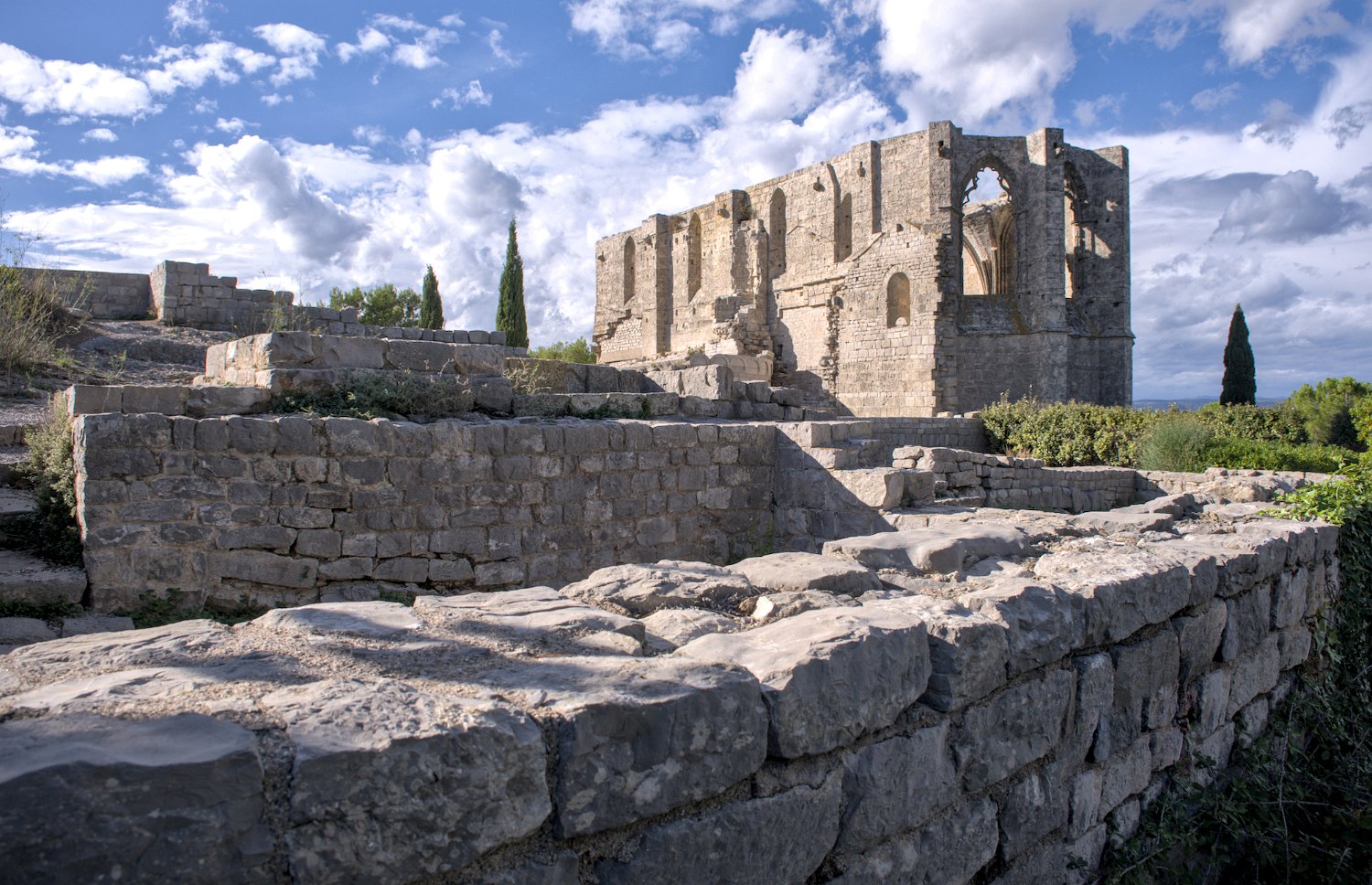 Vestiges des anciens bâtiments