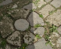 Rosace au sol de la chapelle romane